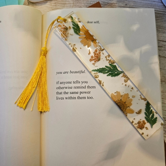 Resin Floral Bookmark - Picture 3 of 6
